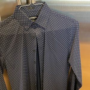 Express XS slim fit. 13-13.5 neck.  Beautiful stretch. Blue and white dots. EUC